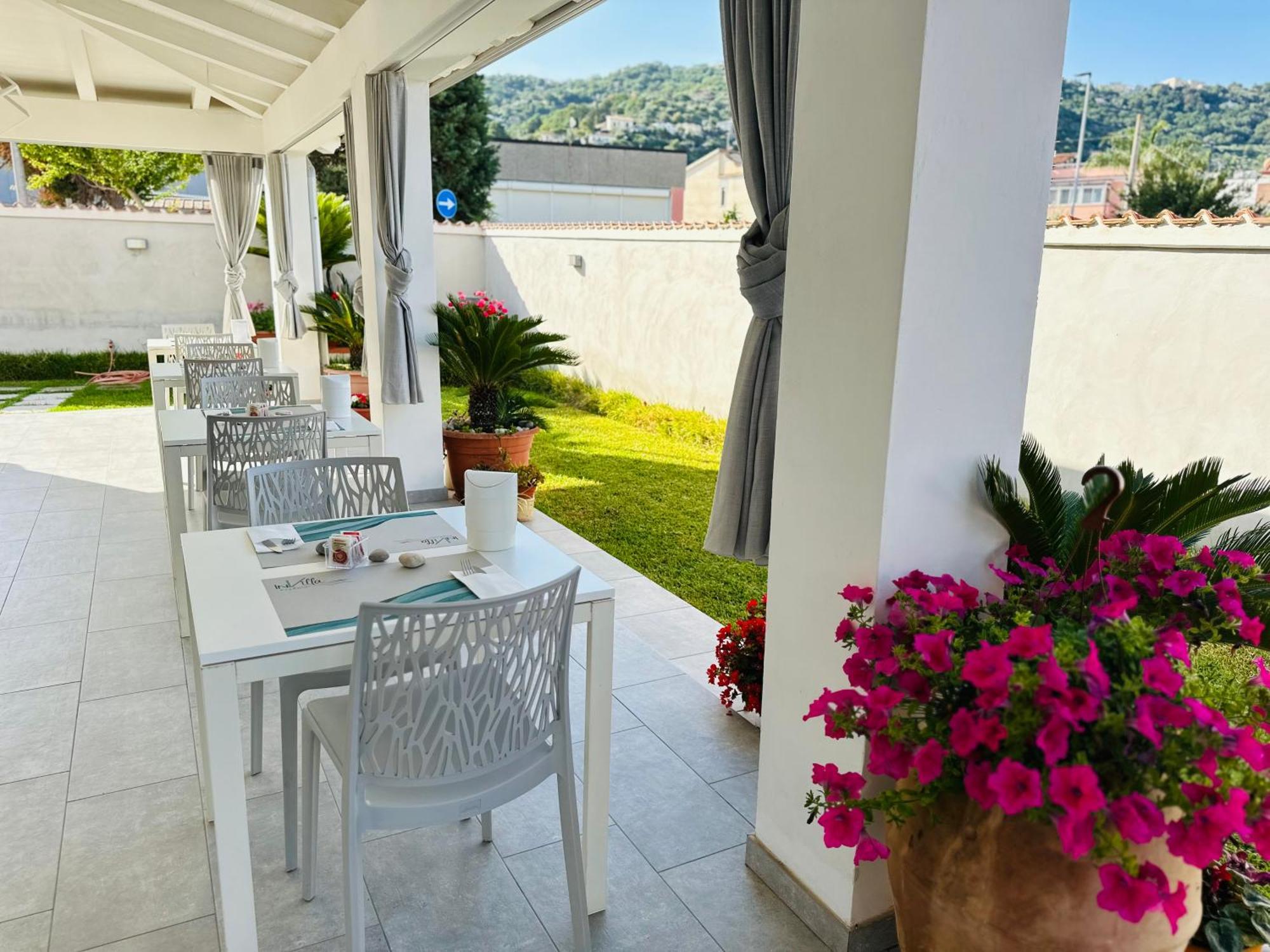 Invilla Bed&Breakfast - Quality Rooms Санта Мария ди Кастелабате Екстериор снимка