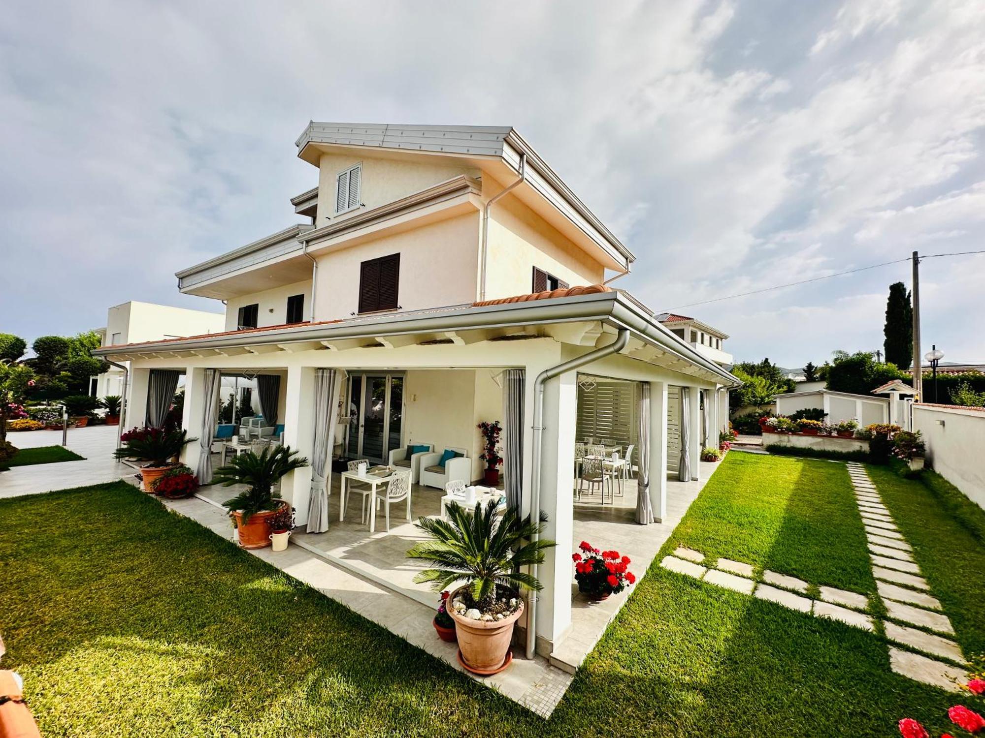 Invilla Bed&Breakfast - Quality Rooms Санта Мария ди Кастелабате Екстериор снимка